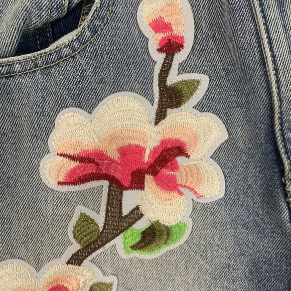 NWOT MP/D  Floral Embroidered Denim Shorts Small - Picture 4 of 7